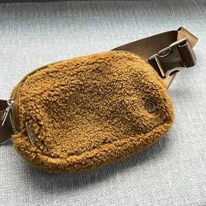 Lululemon sherpa fleece belt bag